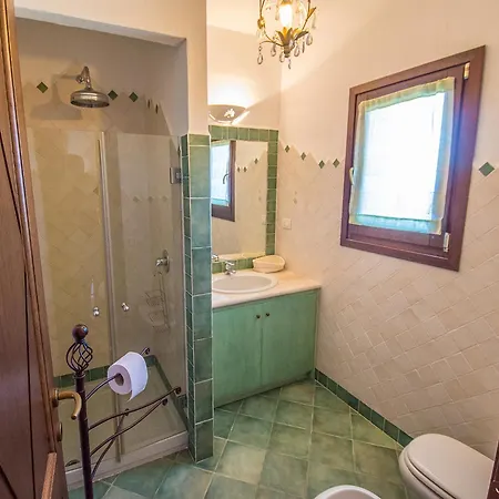 Fiore Con Piscina E Vista Mare