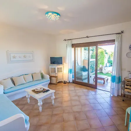 Fiore Con Piscina E Vista Mare