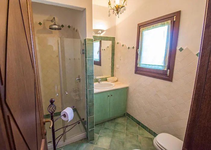 Fiore Con Piscina E Vista Mare